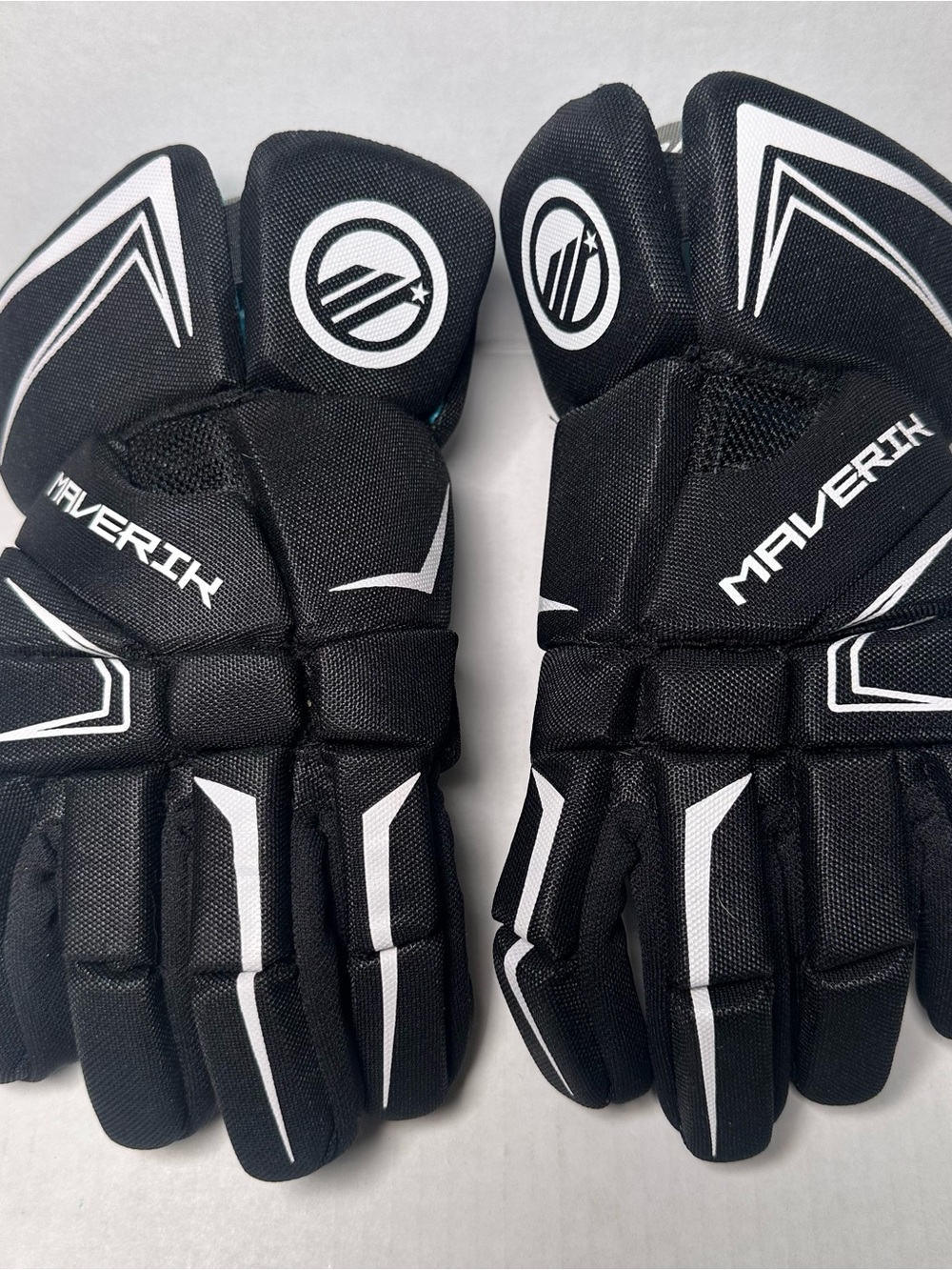 Maverik Lacrosse Charger Gloves Youth Large 13”-Black White-NWOT-Excellent Cond.